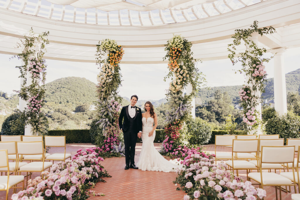 Sherwood Country Club wedding editorial couple portrait in Thousand Oaks California
