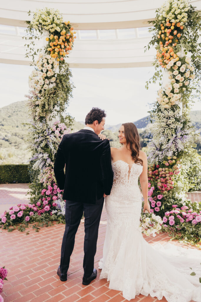 Sherwood Country Club wedding editorial couple portrait in Thousand Oaks California
