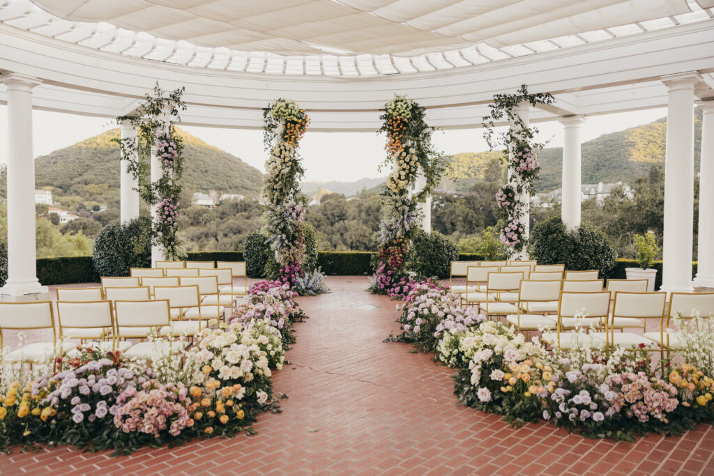 Garden ceremony setup at Sherwood Country Club in Thousand Oaks with floral aisle and mountain views.

Luxury wedding florals at Sherwood Country Club editorial