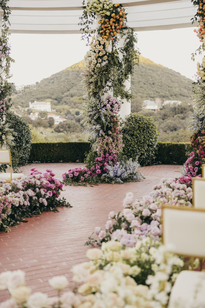 Ceremony arch and florals at Sherwood Country Club wedding editorial
Luxury wedding florals at Sherwood Country Club editorial
