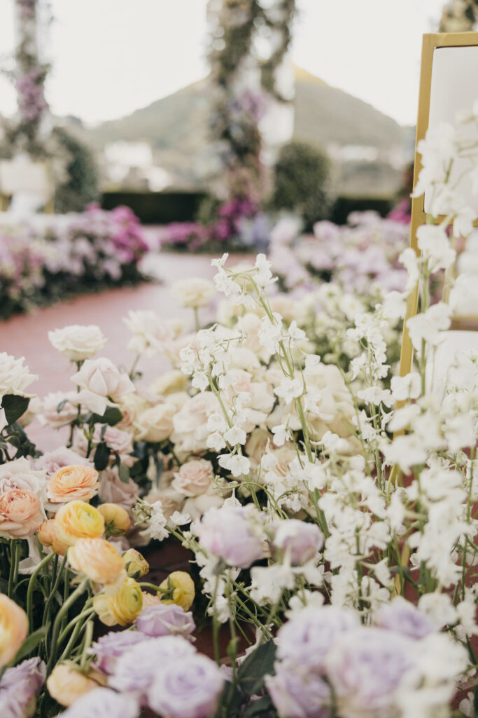 Ceremony arch and florals at Sherwood Country Club wedding editorial
Luxury wedding florals at Sherwood Country Club editorial