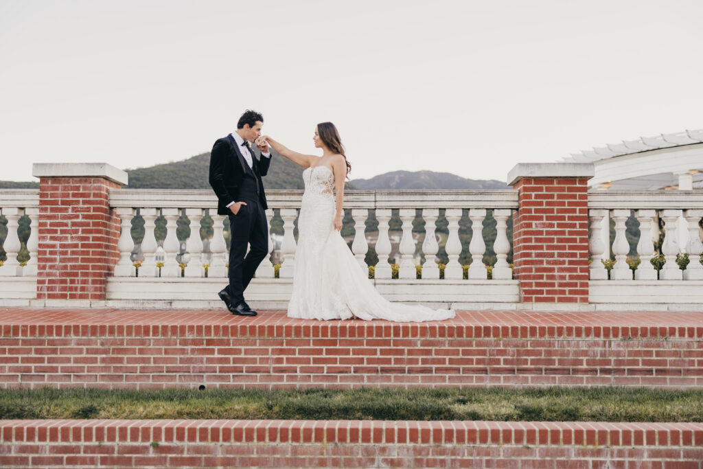 Sherwood Country Club wedding editorial couple portrait in Thousand Oaks California

